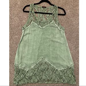 T Party Women’s Large knit tank top with lace